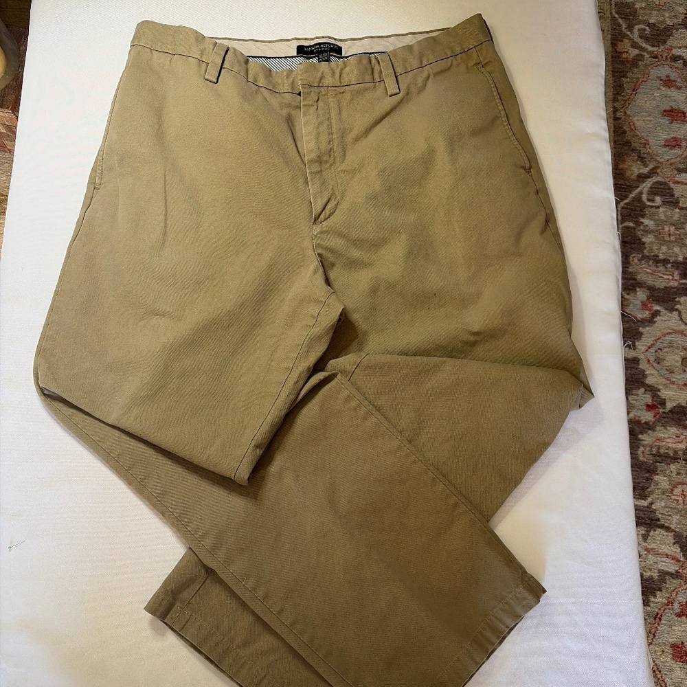 Banana Republic, men’s Chinos khaki tan, size 35/32